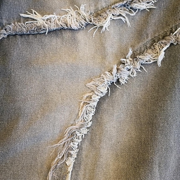 💋 FRAYED JEANS *NEW w/Tags Size 4 - Picture 6 of 8